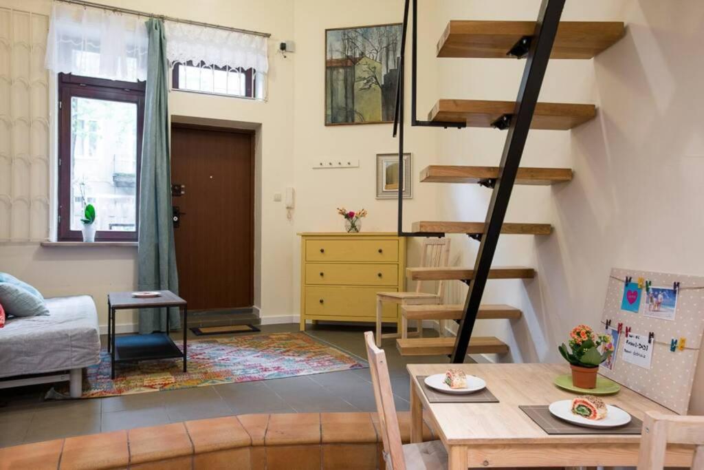 Supercute mini house in the center - Housity