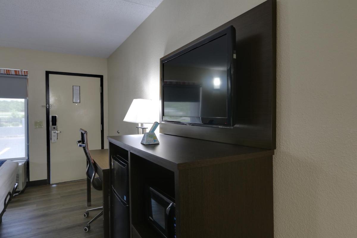 Baymont by Wyndham Ridgeland I-95 - Housity
