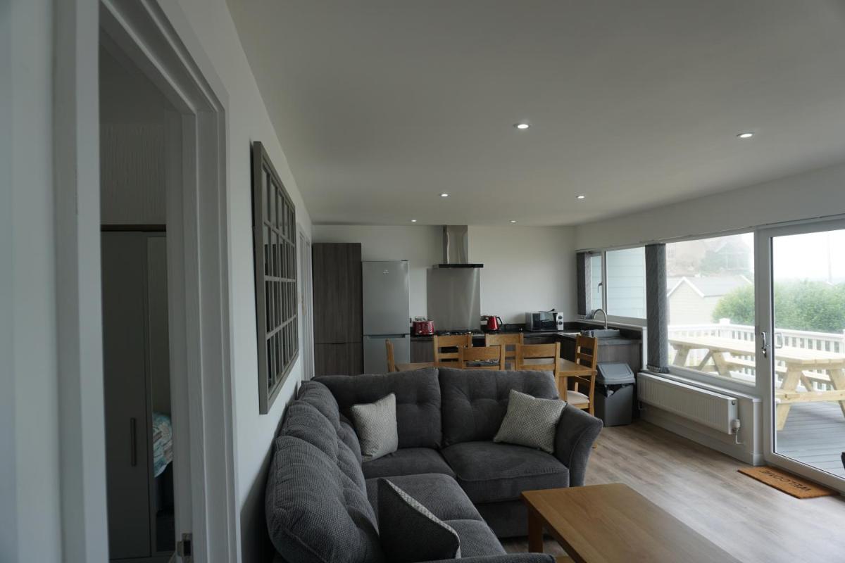Deluxe Lundy View Villa With Sea Views - Housity