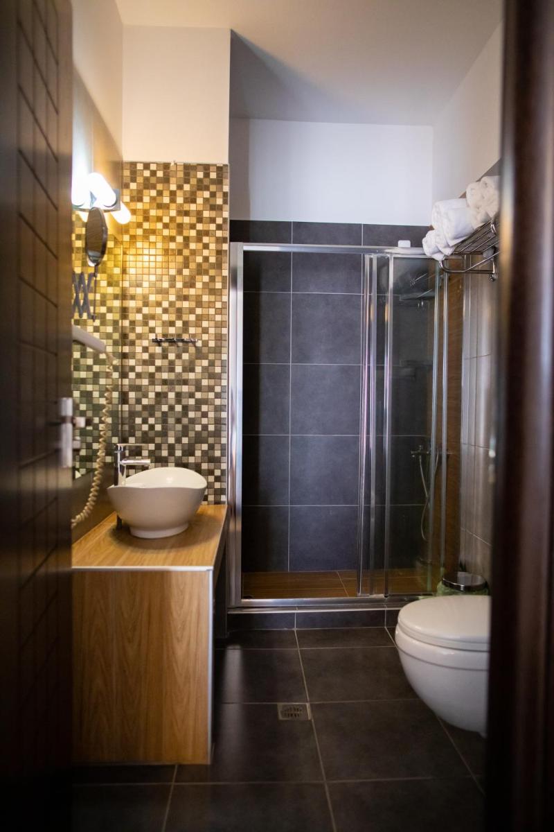 Fanari Hotel - Housity