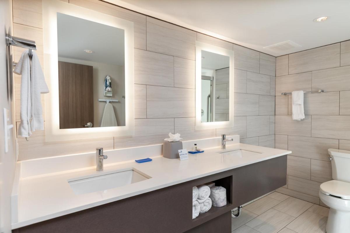Holiday Inn Express Pensacola Beach, an IHG Hotel - Housity