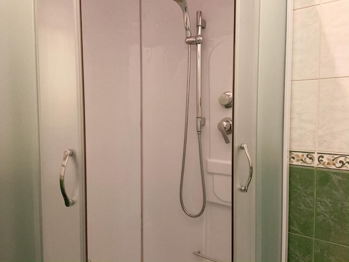 Gostinnyj Dvor - Housity