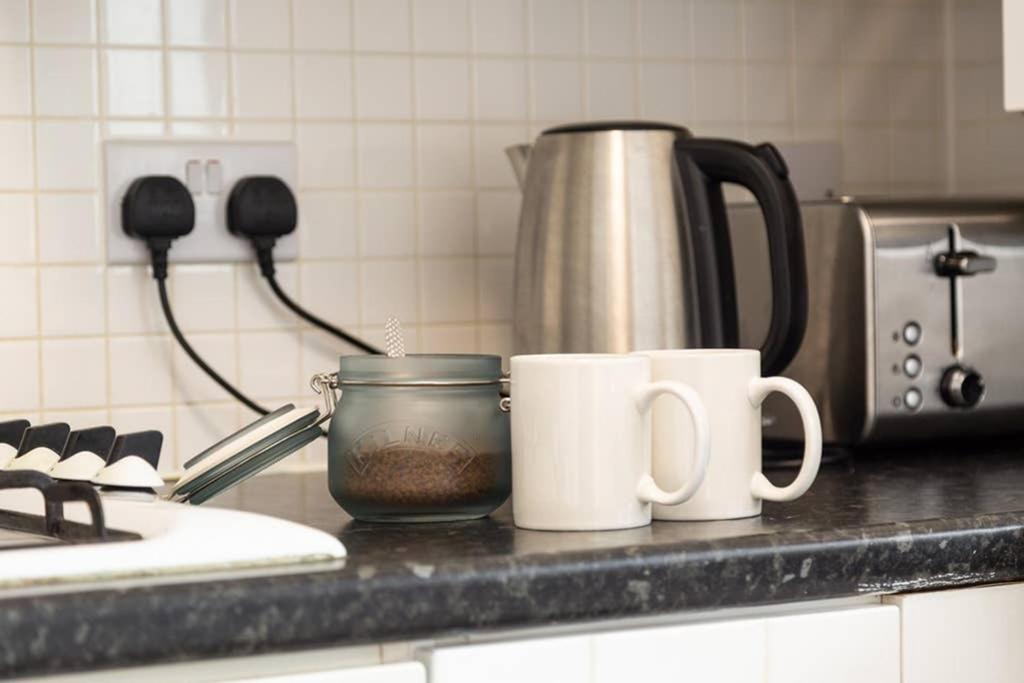 Bristol 2 Bedroom Apartment FREE PARKING - Housity
