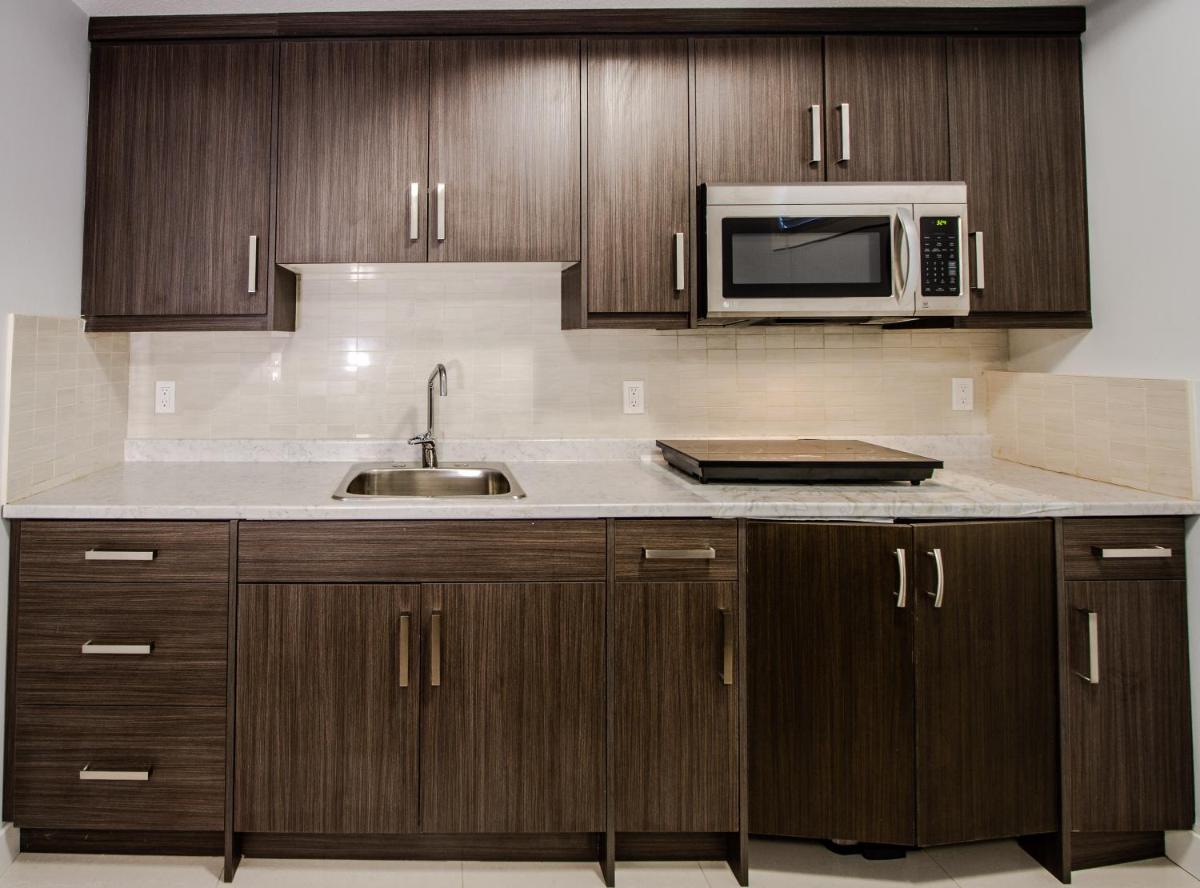 Three-Bedroom House with Walk-in Closet #29 Sunalta Downtown - Housity