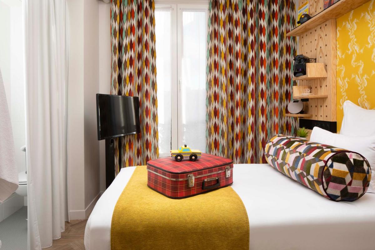 Un ou plusieurs lits dans un hébergement de l'établissement Hotel Locomo - Gare de Lyon Bastille