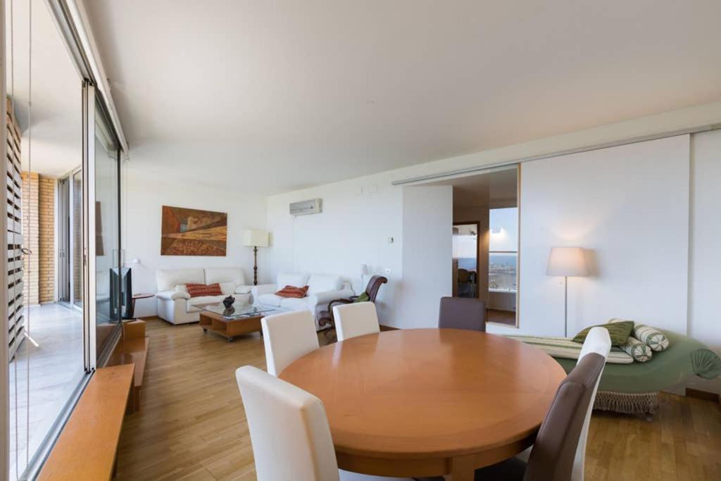 Sea views & city skyline - Housity