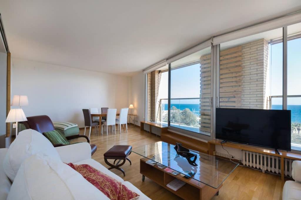 Sea views & city skyline - Housity