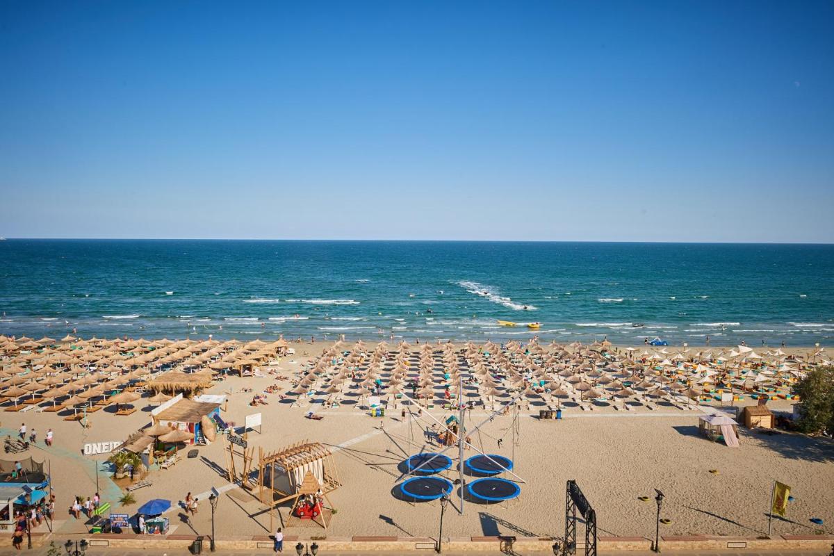 Golden Sunrise studio Spa n Pools Beach resort - Housity