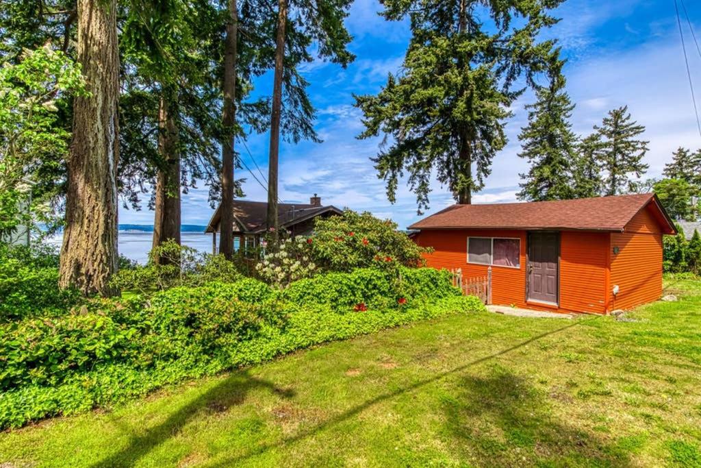 Warm Beach Bungalow - Housity