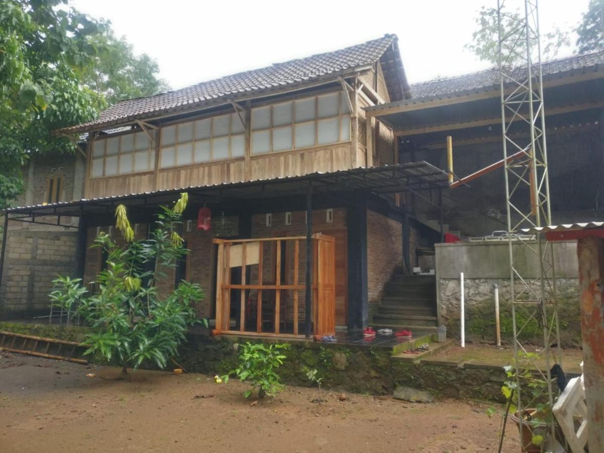 Homestay Kurnia - Housity