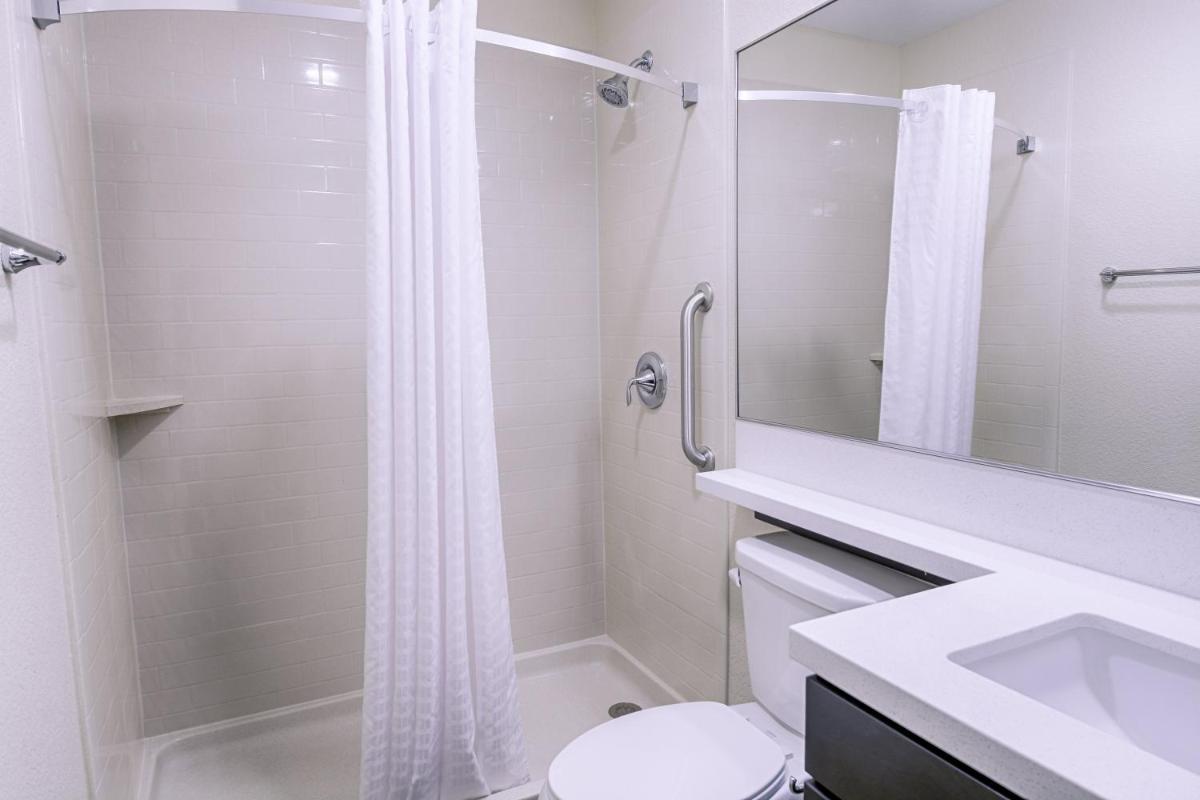 Candlewood Suites Lakeville I-35 by IHG - Housity