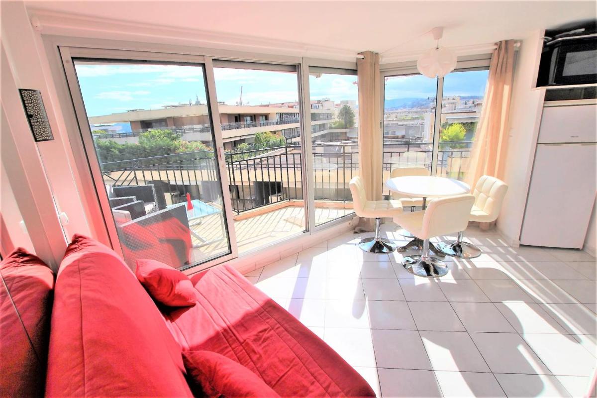 Nice apartment last floor with terrace and clear view on the sea - Housity