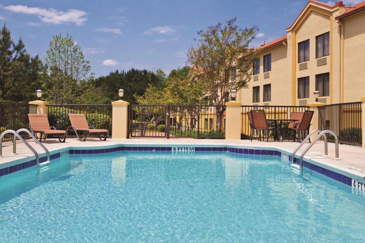 La Quinta by Wyndham LaGrange / I-85 - Housity