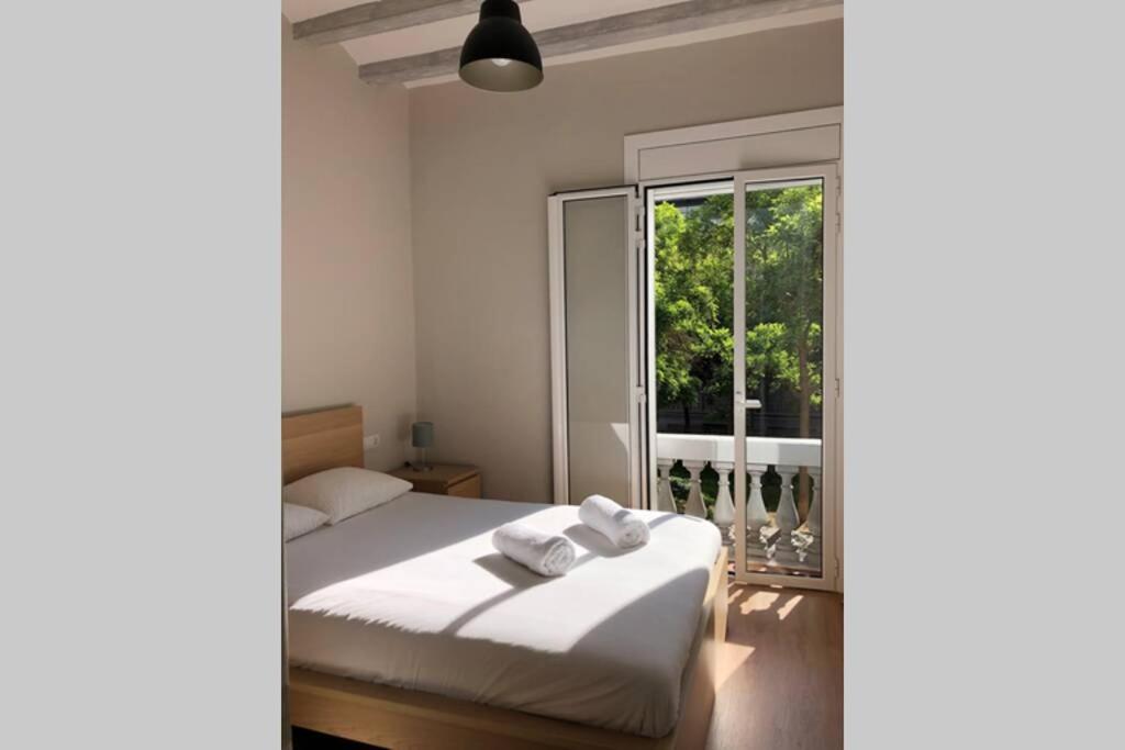 2 BEDROOM APARTMENT SANTS - Housity