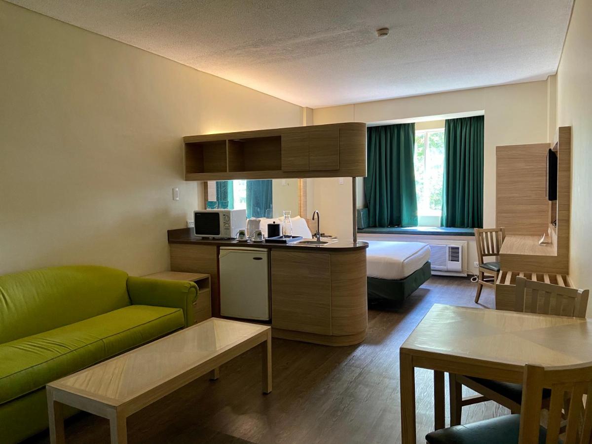 Microtel by Wyndham Tarlac - Housity