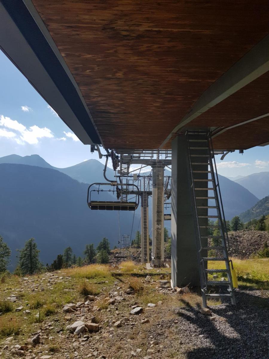 Vue générale sur la montagne ou vue sur la montagne depuis l'hôtel