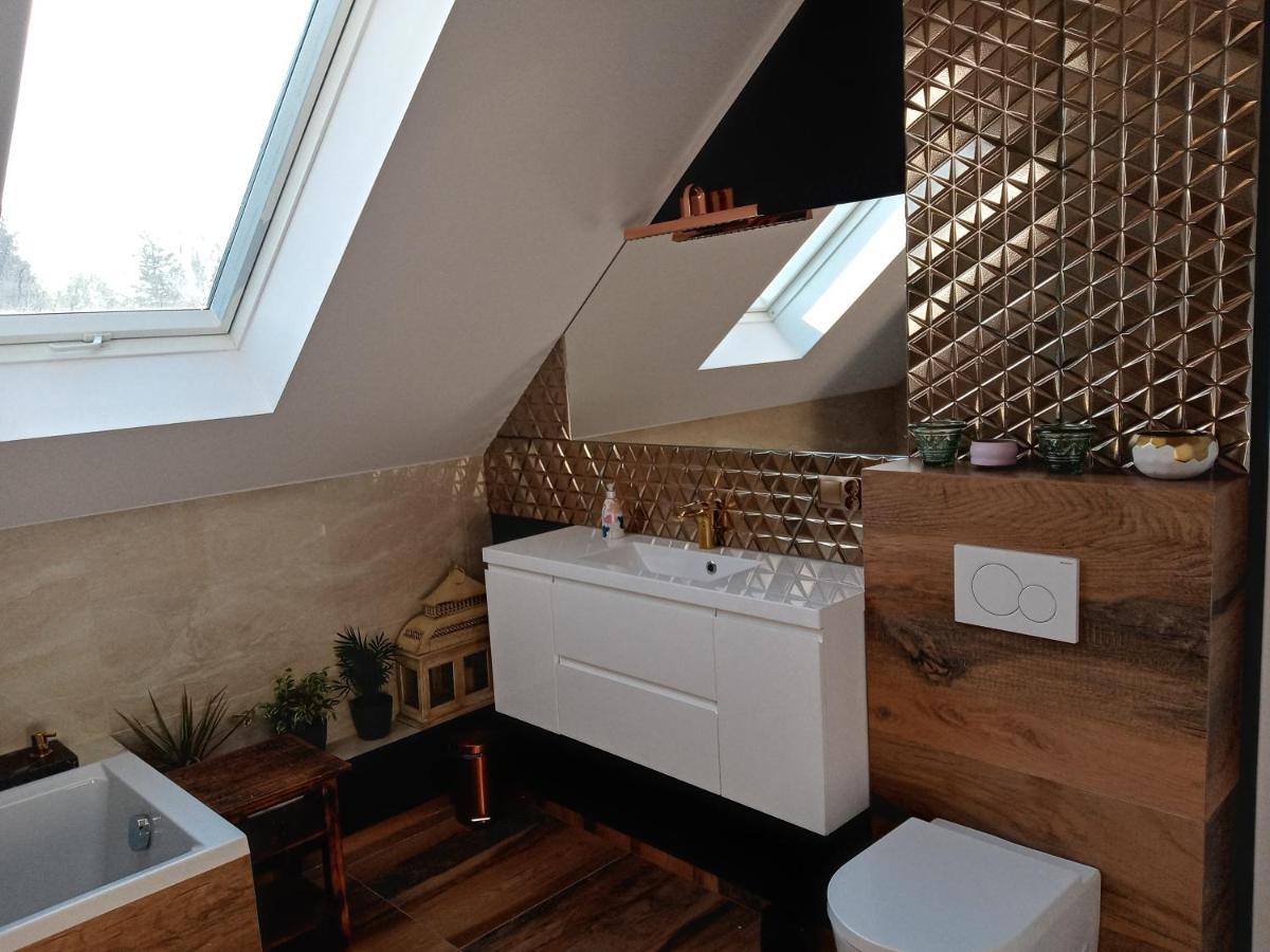 Dom z ogrodem - Housity
