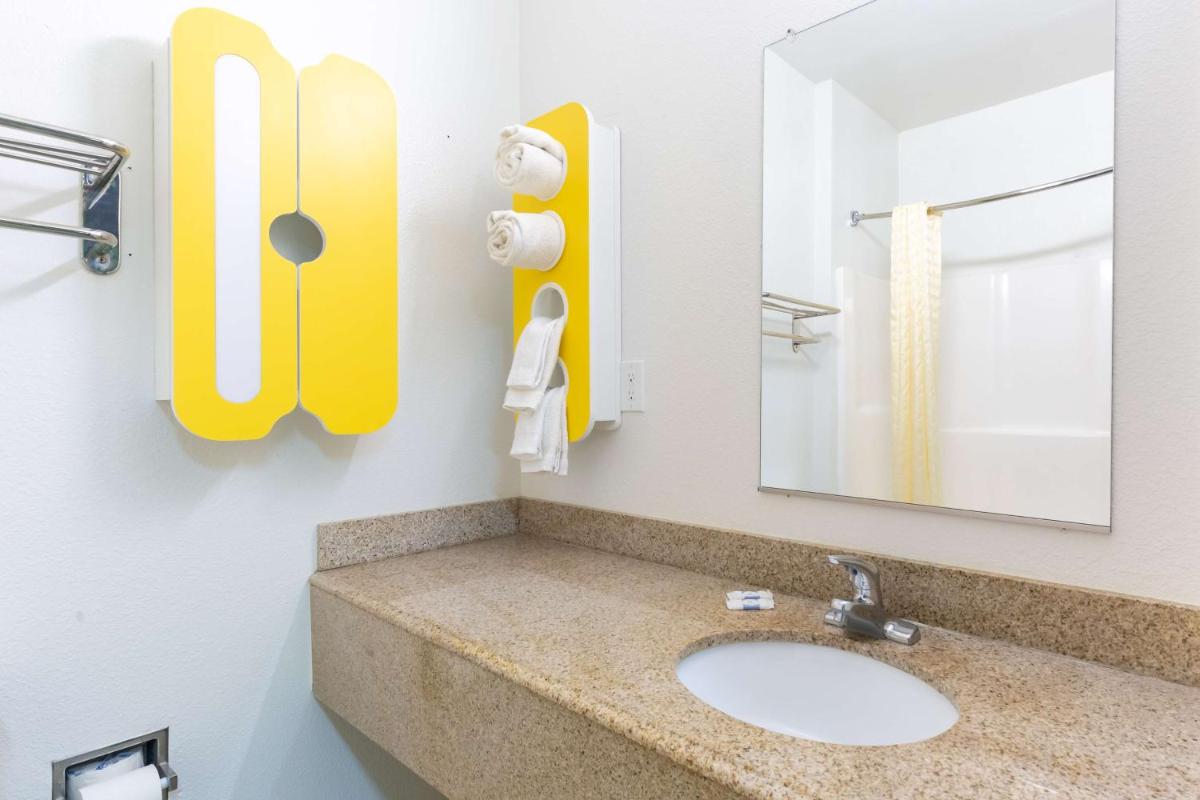 Studio 6 Bay City TX - Housity