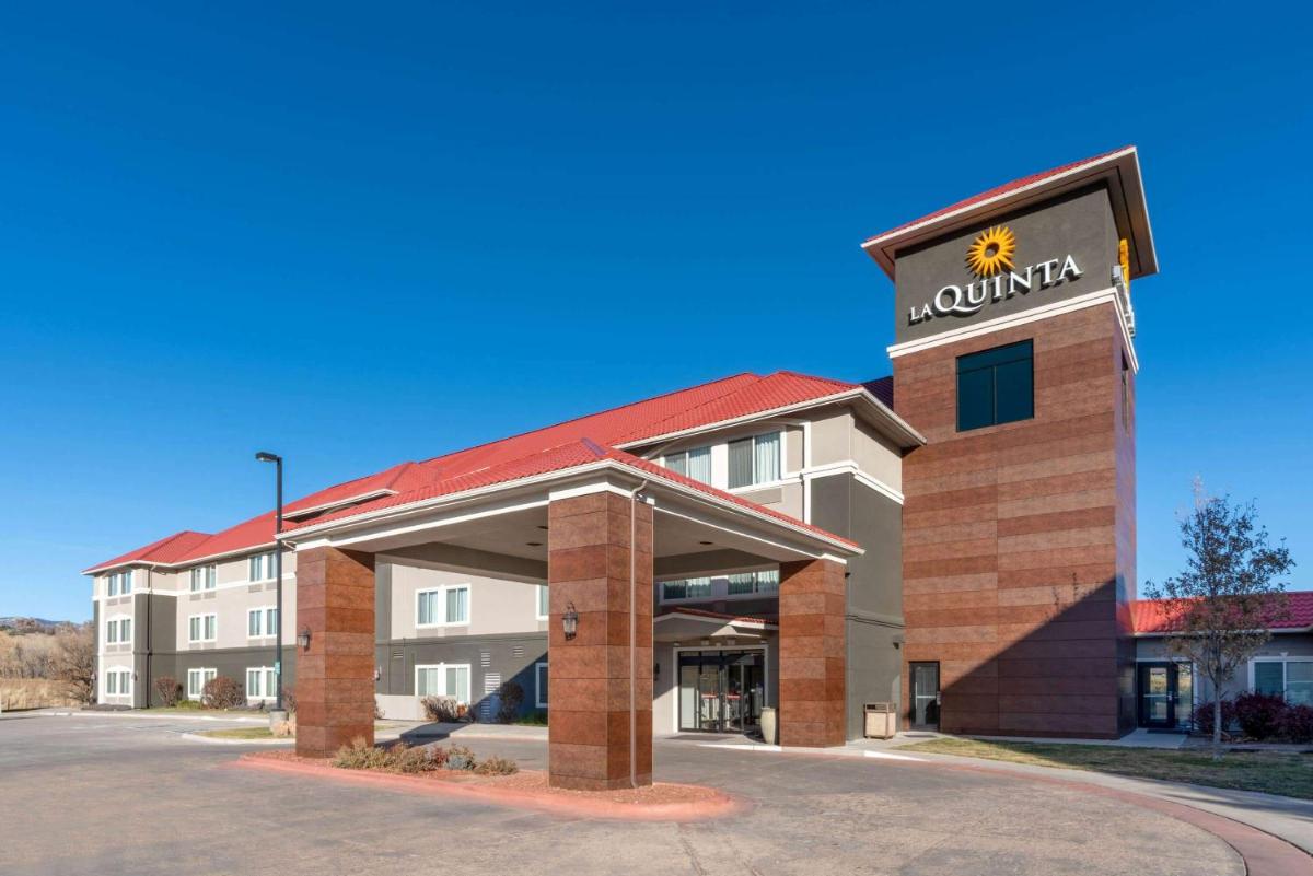 La Quinta by Wyndham Rifle - Housity