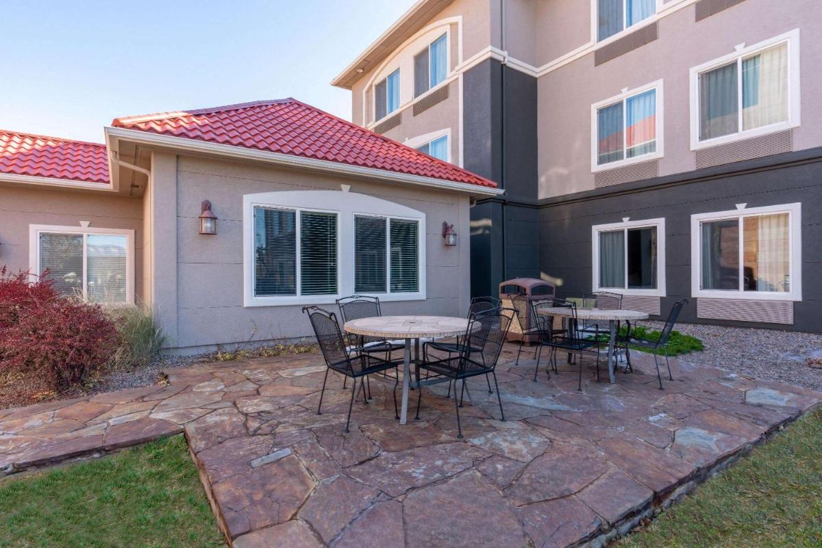 La Quinta by Wyndham Rifle - Housity