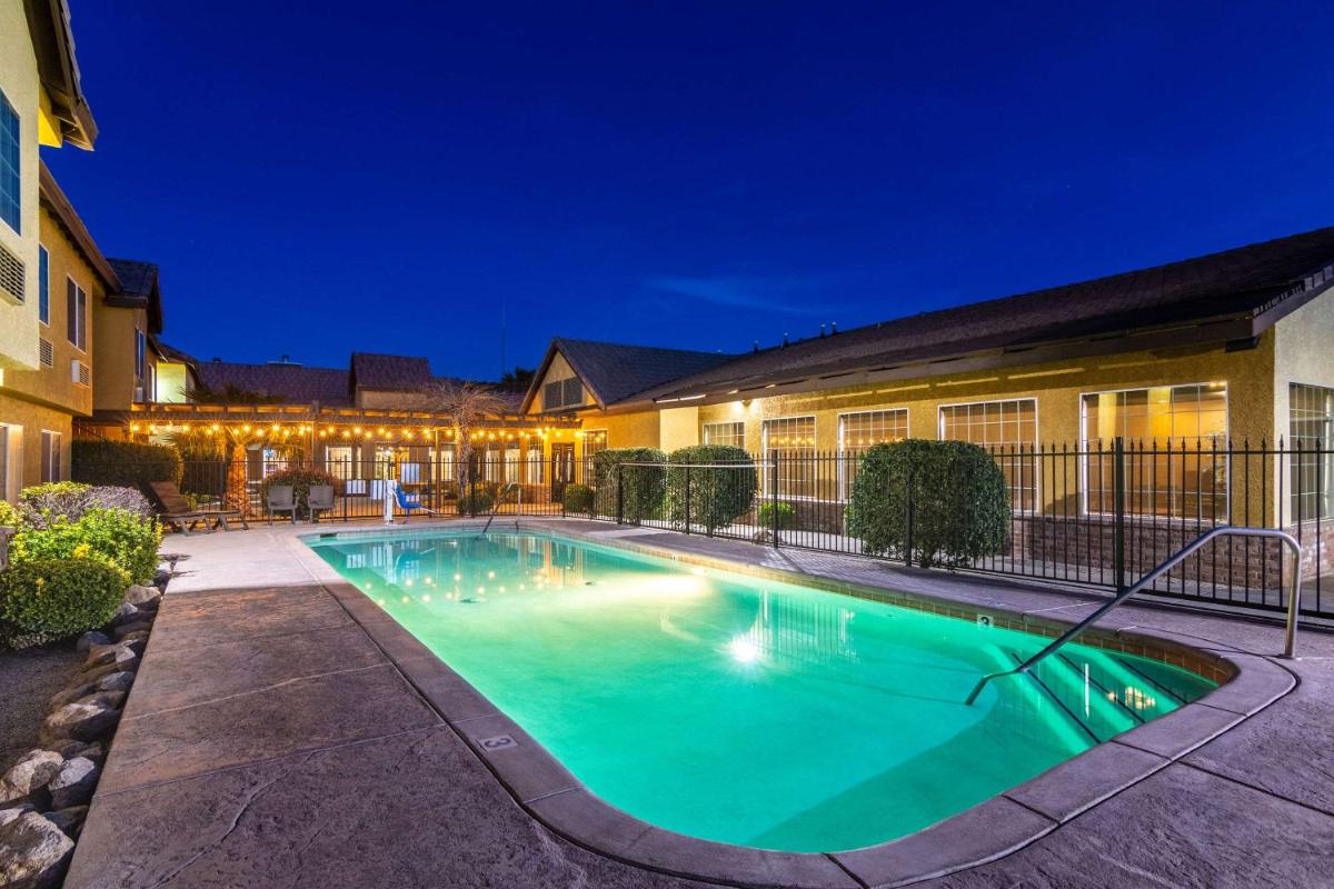 Comfort Inn & Suites Mojave - Housity