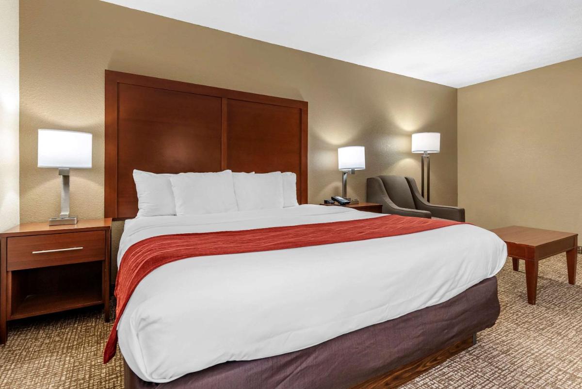 Comfort Inn & Suites Cincinnati Eastgate - Housity