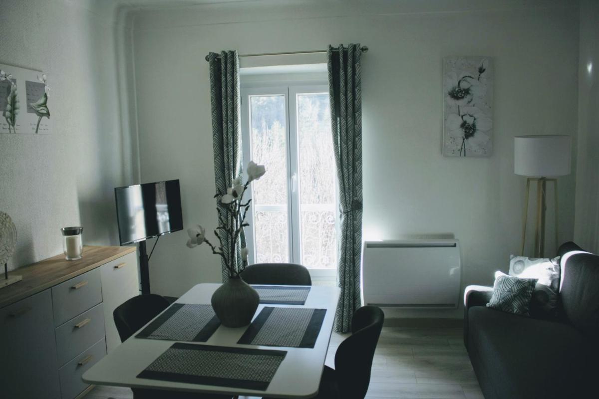 Charmant appartement au cœur des grès d Annot - Housity
