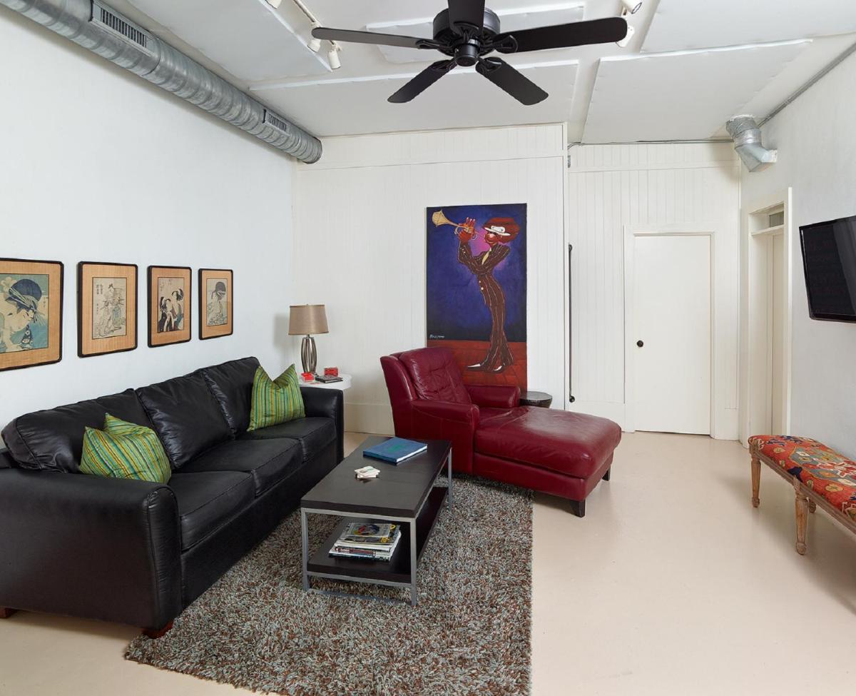 Folly Vacation 620 apartment w/bonus room, one block to the beach & pet friendly - Housity