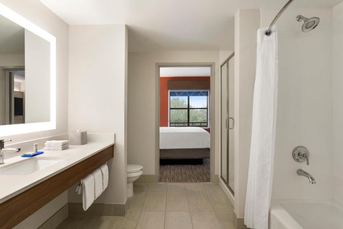 Holiday Inn Express Hotel & Suites Mount Pleasant - Charleston, an IHG Hotel - Housity