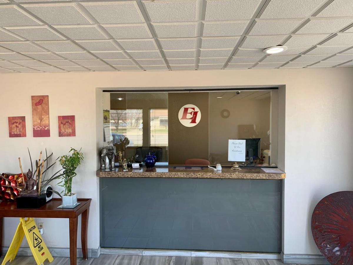 Econo Inn - Housity