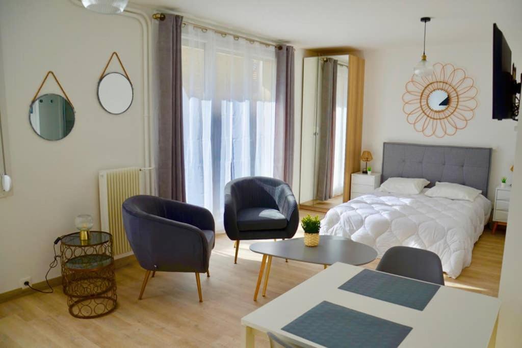 Dolmen Adrien 5 - Housity