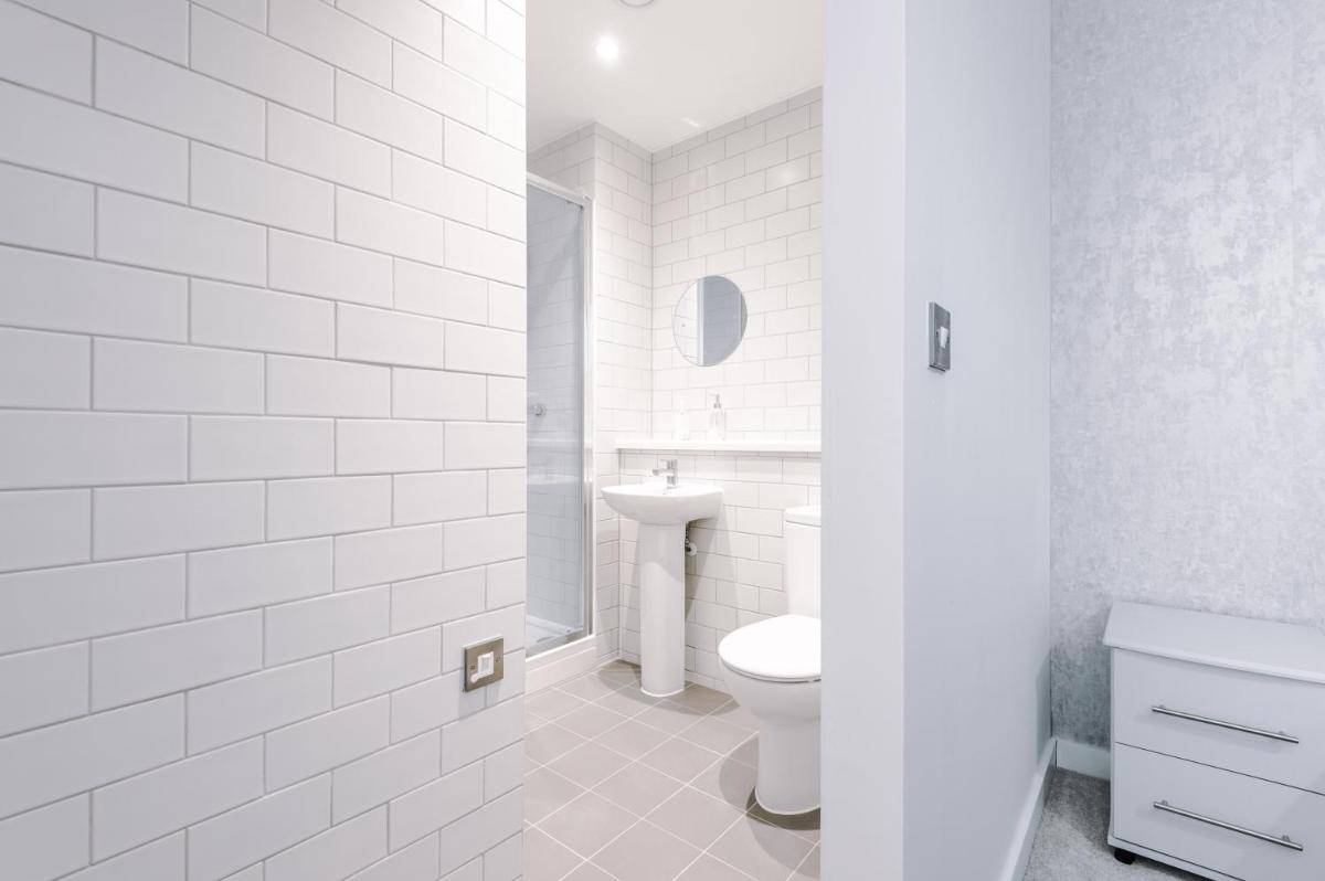2 Bedroom Apartment Manchester Hosted By MCR Dens - Housity