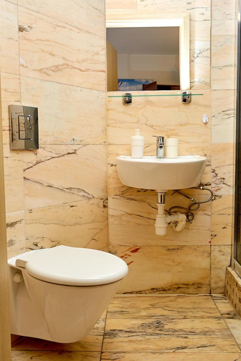 Amber House - Housity