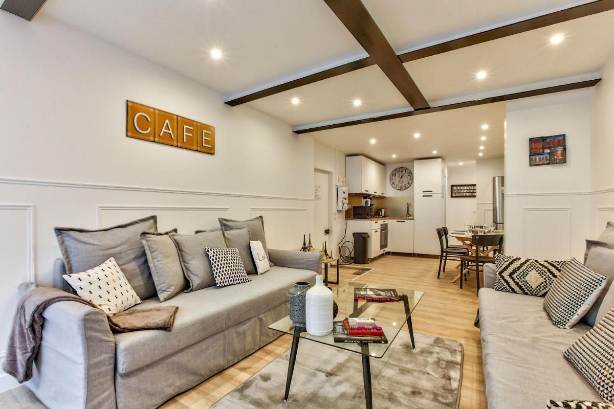 14 Luxury Flat Eiffel Design 1 - Housity