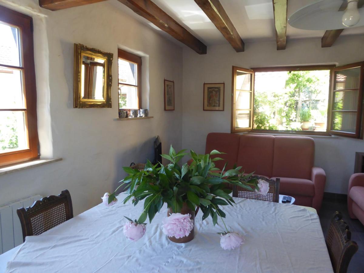 La Pomme de Pin - Housity