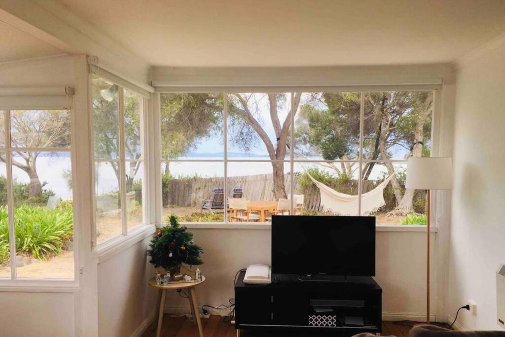 Hobart Beach Front Cottage - Housity