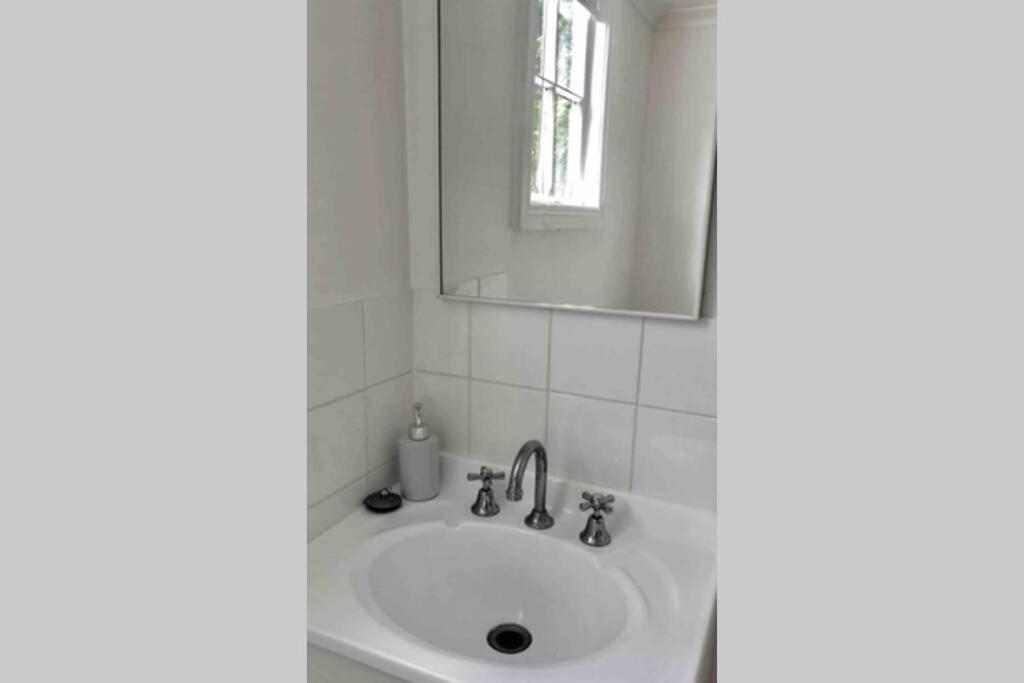 Hobart Beach Front Cottage - Housity