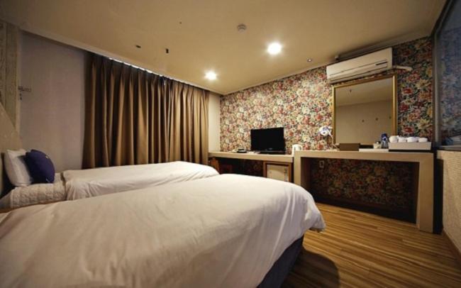Central Hotel - Housity