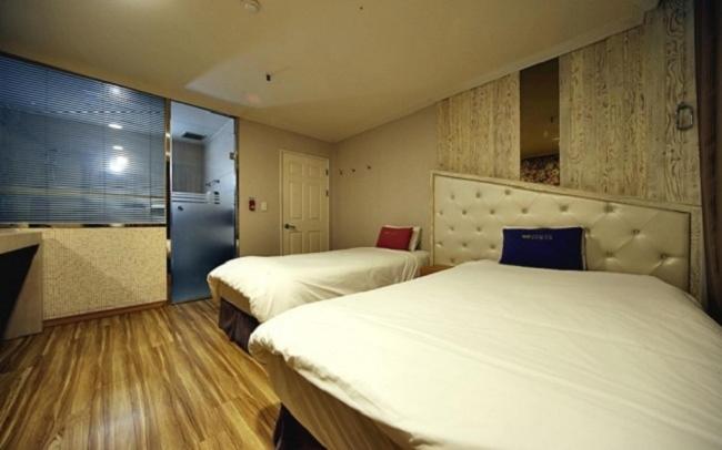 Central Hotel - Housity