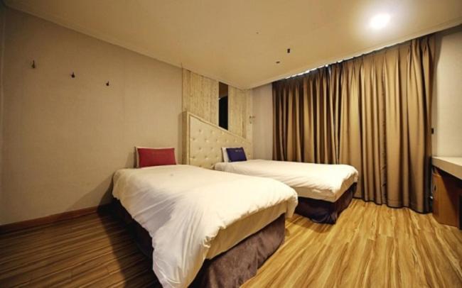 Central Hotel - Housity