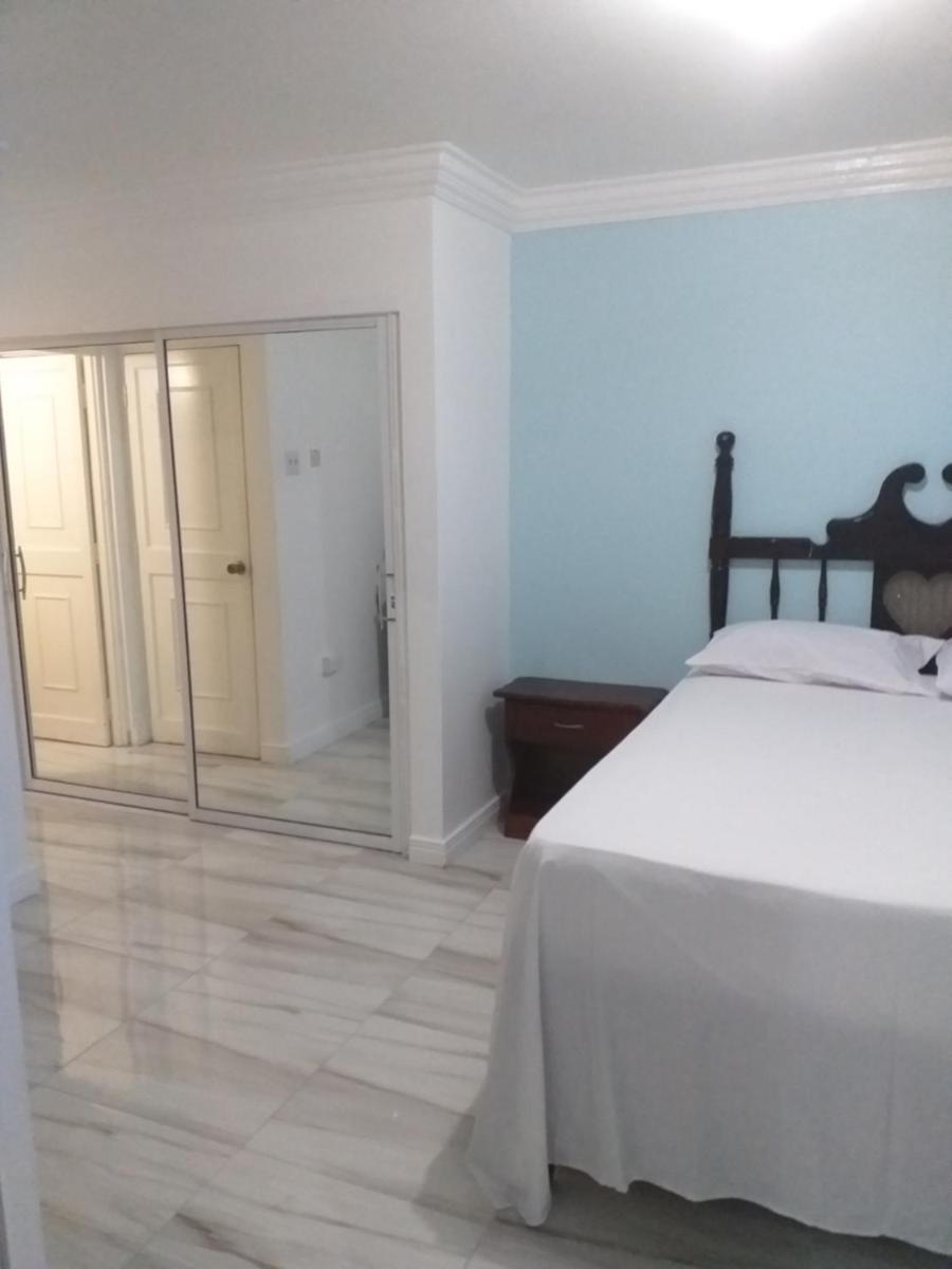 Cozy Waterloo Apartment - Housity