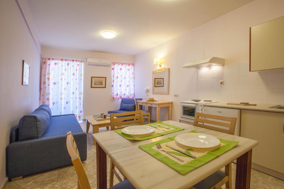 Stella's Apartments - Housity