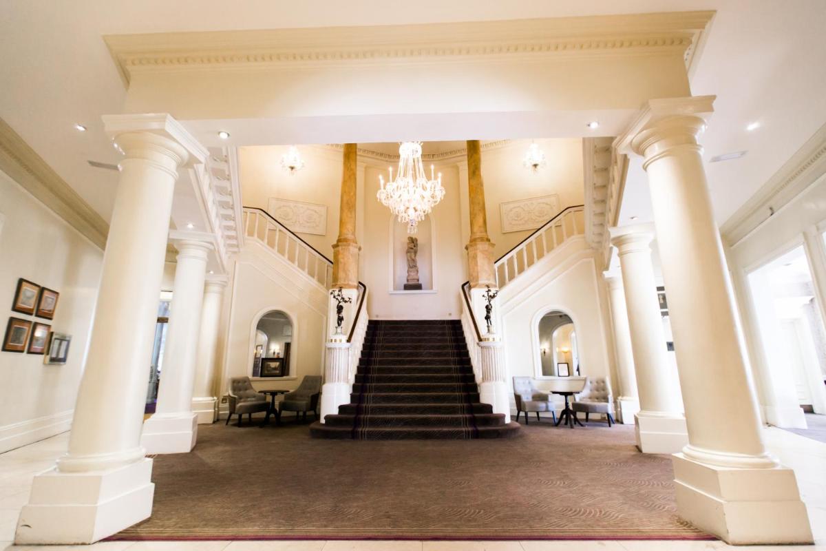 The Angel Hotel - Housity