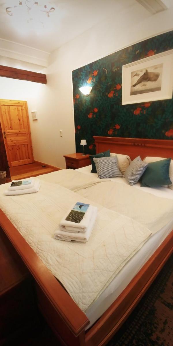 Privathotel Der Schwarze Herrgott No TV - Housity
