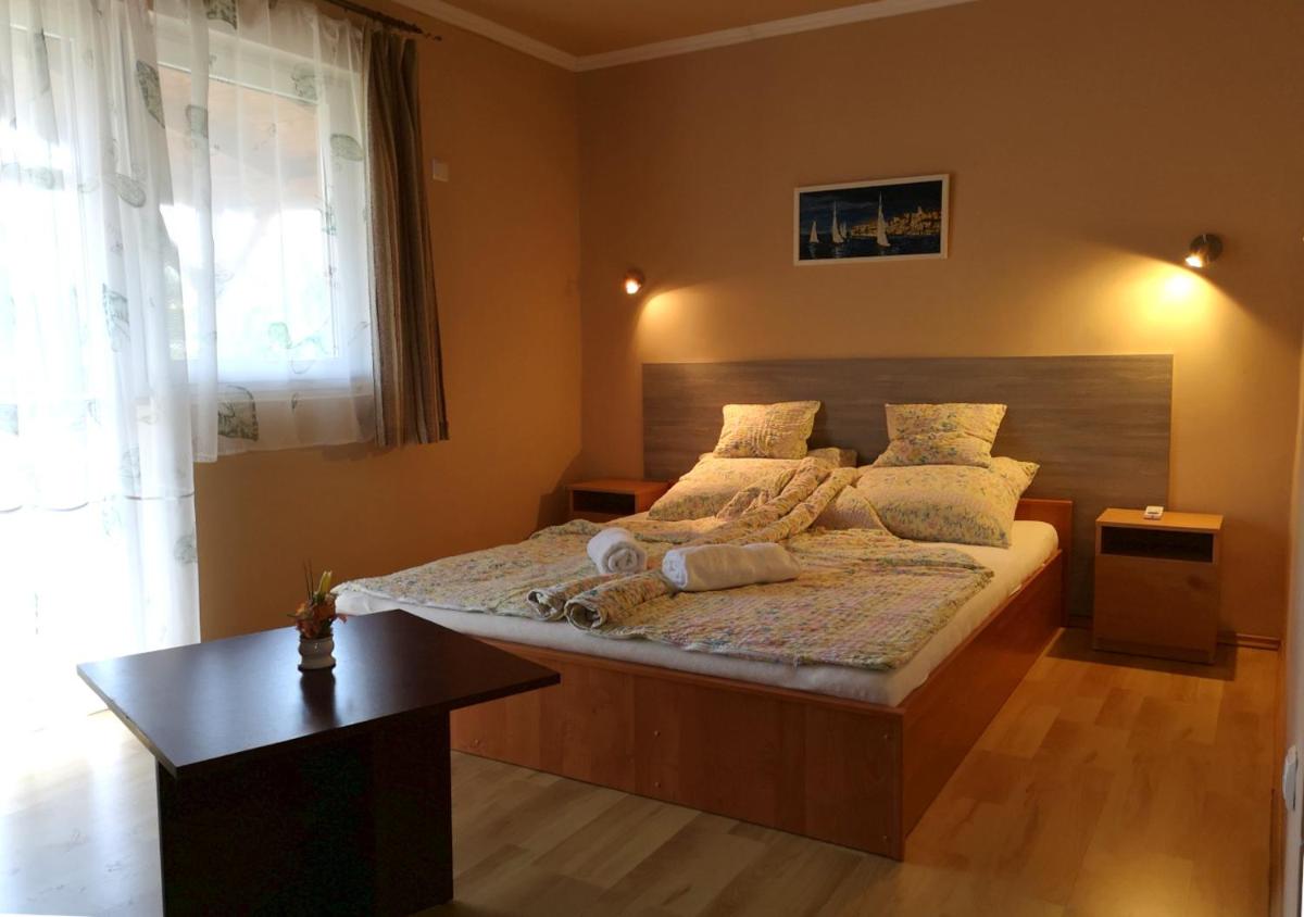 Vitorlás Apartmanház - Housity