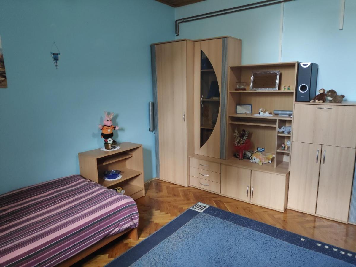 Apartment Viktorija - Housity