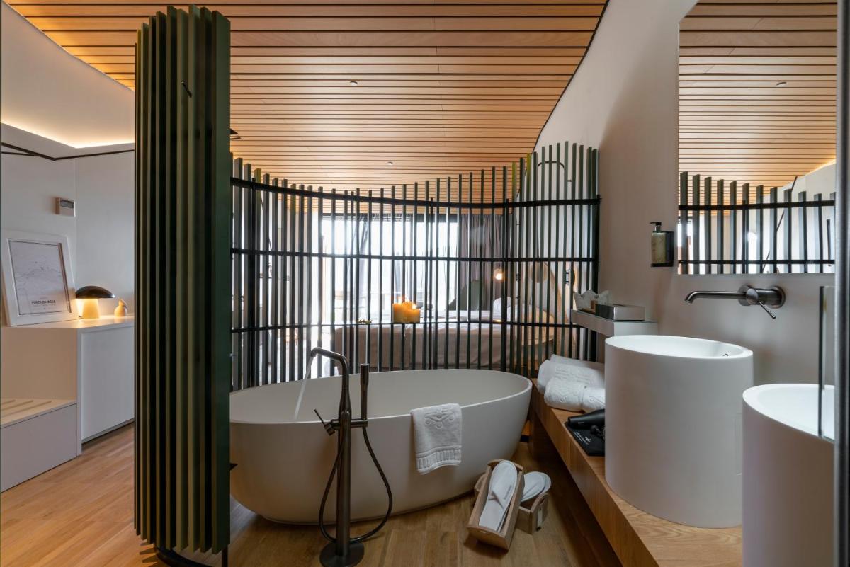 Un baño de Parador Costa da Morte