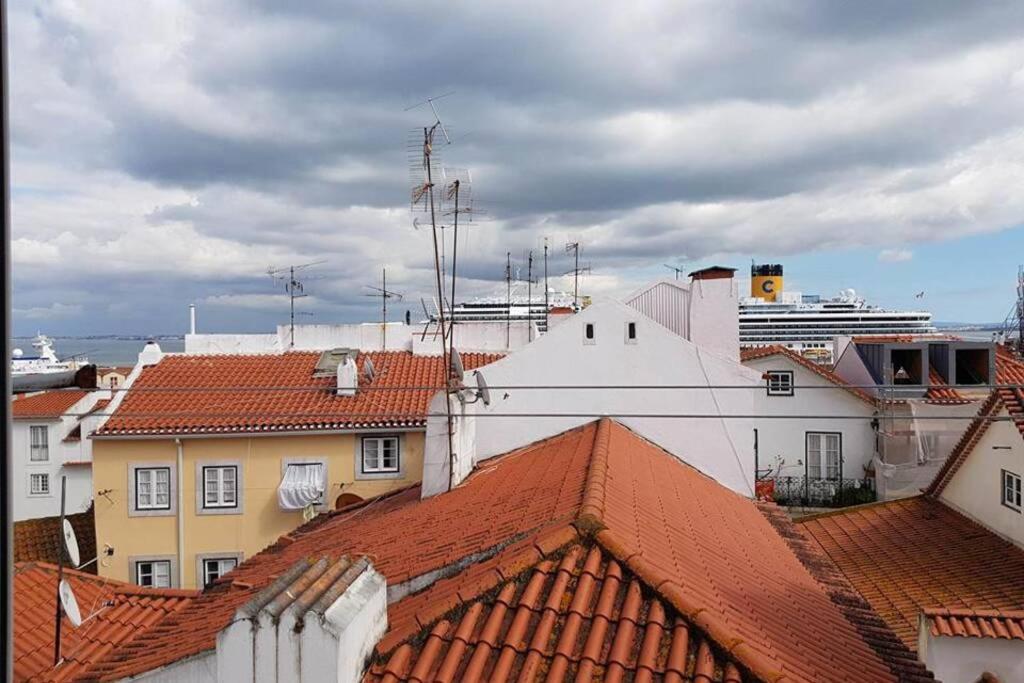 InLoveApartments - Window To Heaven - Housity