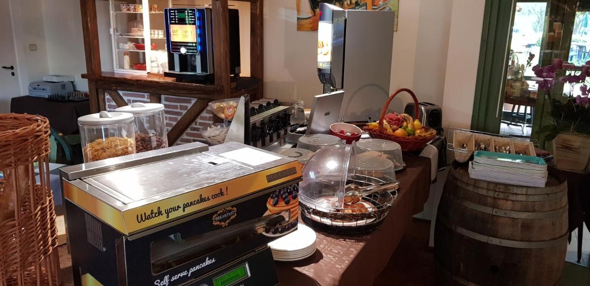 Cuisine ou kitchenette dans l'établissement Le Pavillon