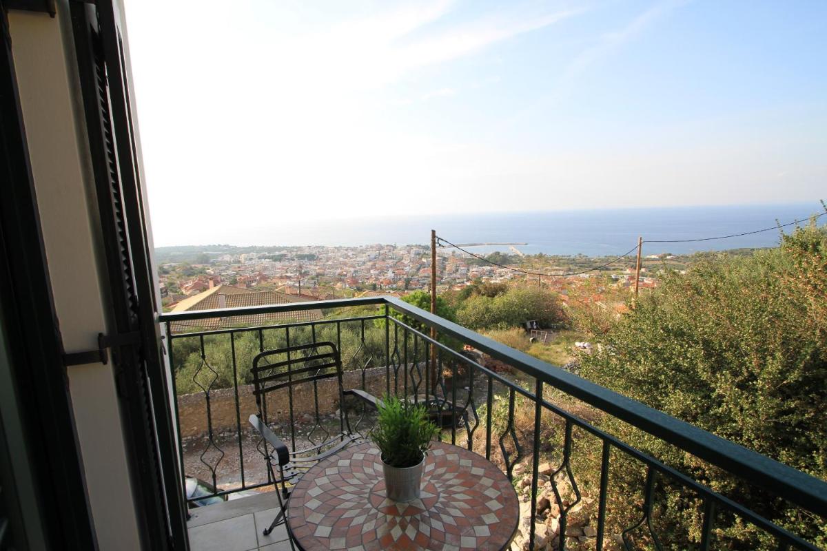 Suitetrails - Kiparissia Castle & Sea view